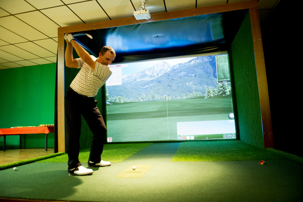 Inhaber Oliver Riepl im Golf Simulator Zentrum